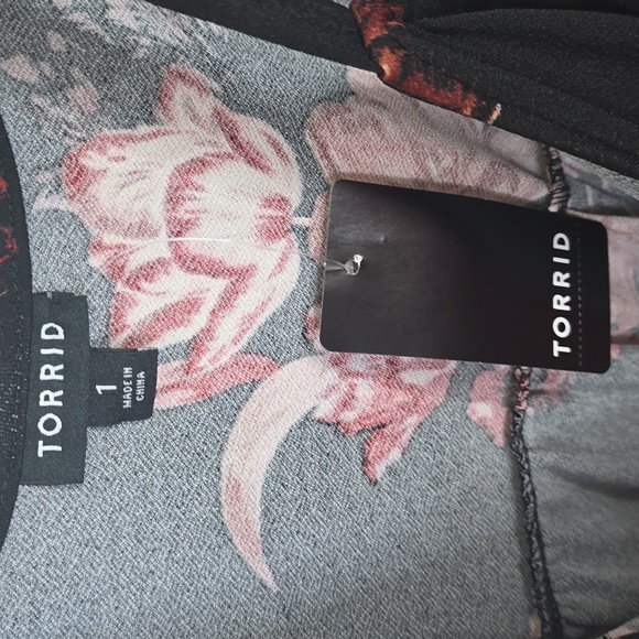 Torrid Studio Crepe Lace Up Off Shoulder Peplum Top 1X - Picture 4 of 4